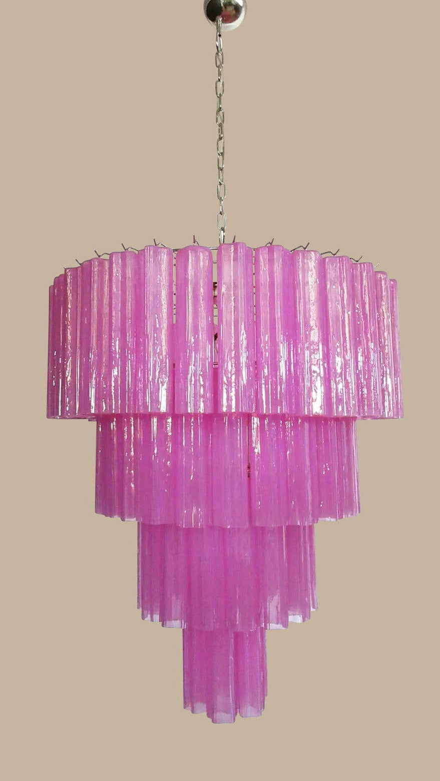 Lampadario in vetro di Murano | 78 tubi in seta soffiati a mano rosa fucsia, struttura in nichel lucido