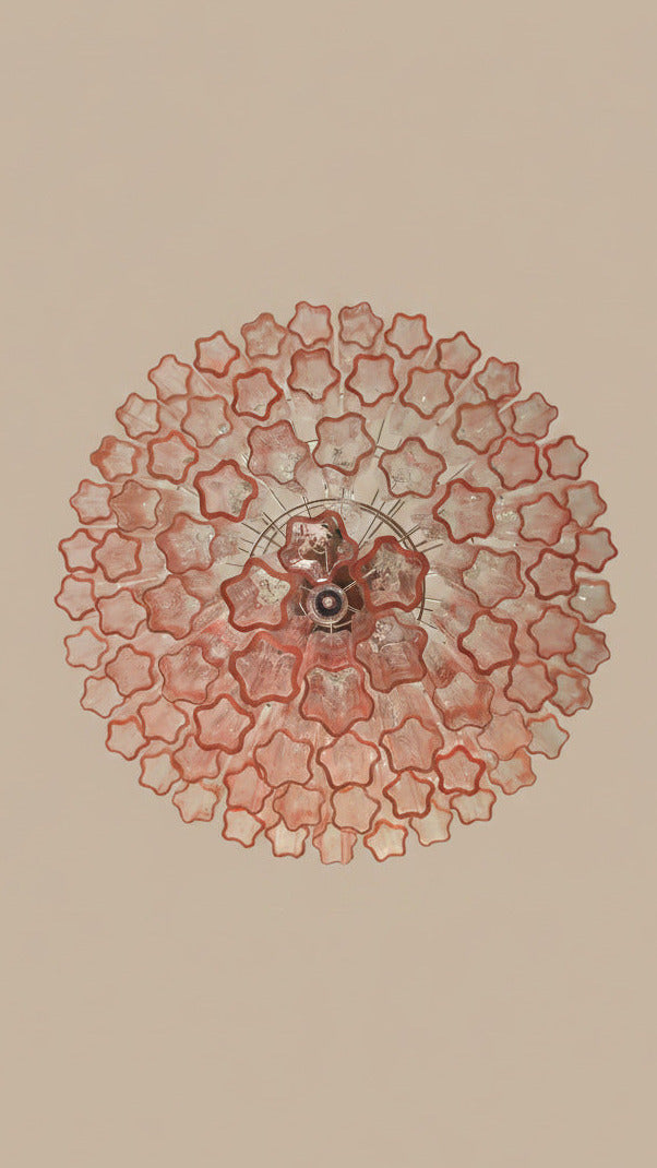 Lampadario in Vetro di Murano Rosa | 78 tubi soffiati a mano, design a stella a quattro livelli, struttura in nichel