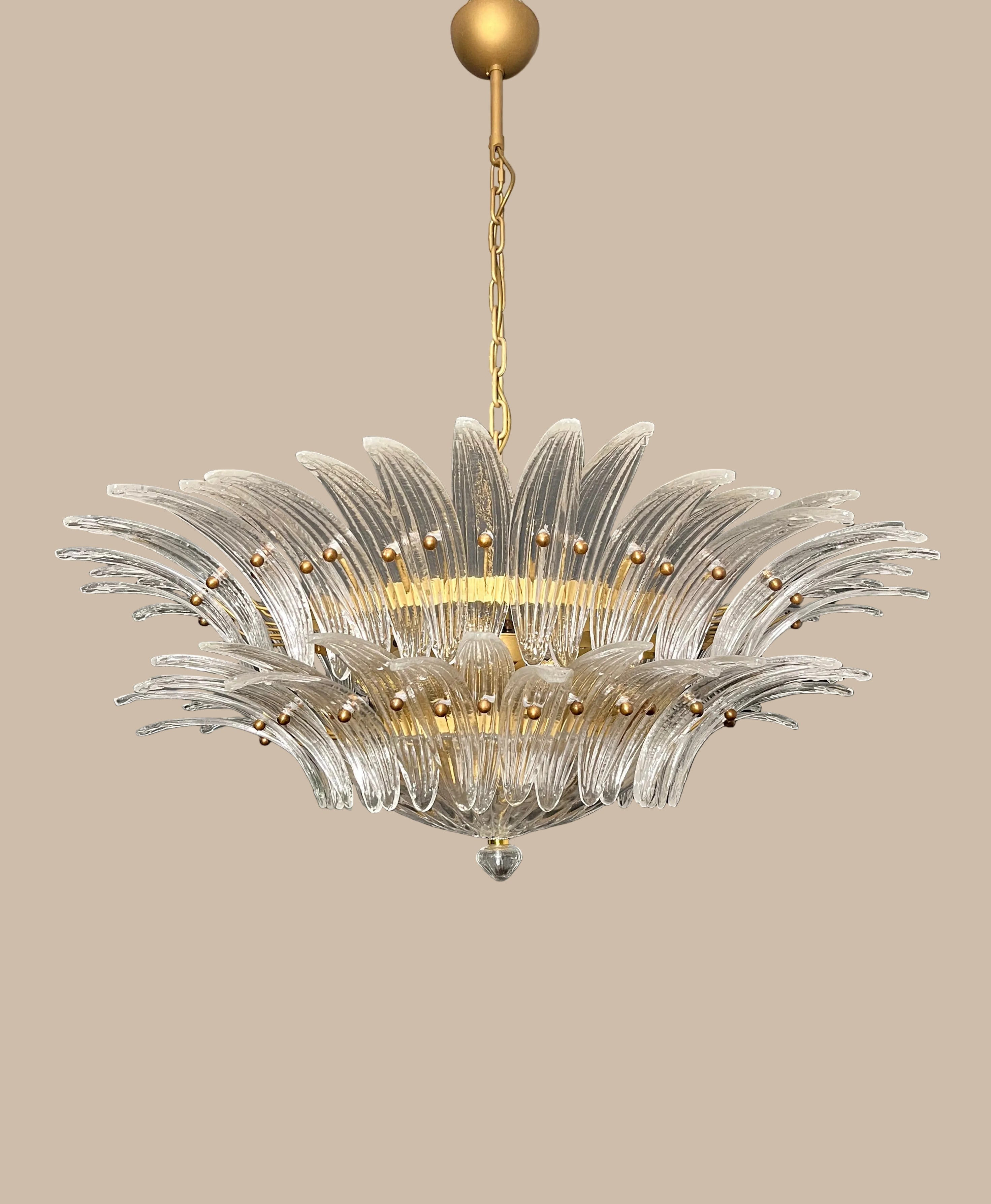 Lampadario in vetro di Murano trasparente a palmette a due piani | struttura dorata