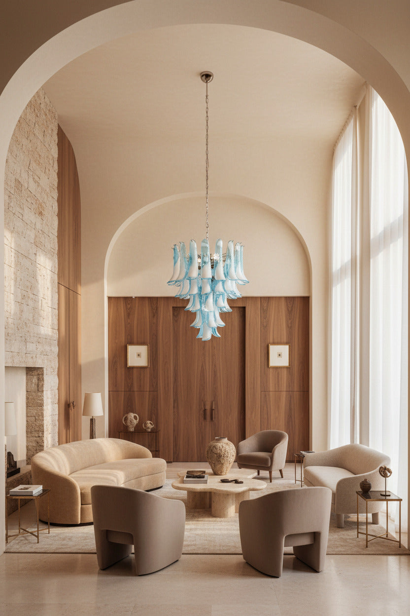 Lampadario in vetro di Murano azzurro e lattimo | 52 petali soffiati a mano, struttura cromata