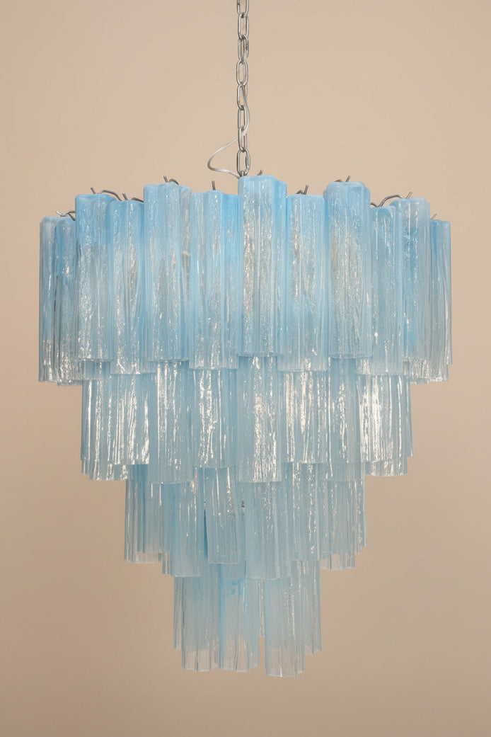 Lampadario in vetro di Murano blu alabastro a quattro livelli | struttura in nichel lucido