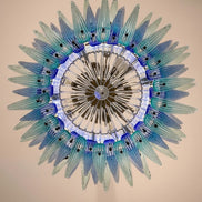Lampadario in Vetro di Murano Palmetta Blu e Turchese | 82 elementi soffiati a mano, due livelli, struttura dorata