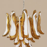 Lampadario in Vetro di Murano Ambra e Lattimo | 36 petali soffiati a mano, vintage anni '70, struttura in nichel