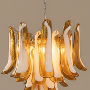 Lampadario in Vetro di Murano Ambra e Lattimo | 36 petali soffiati a mano, vintage anni '70, struttura in nichel