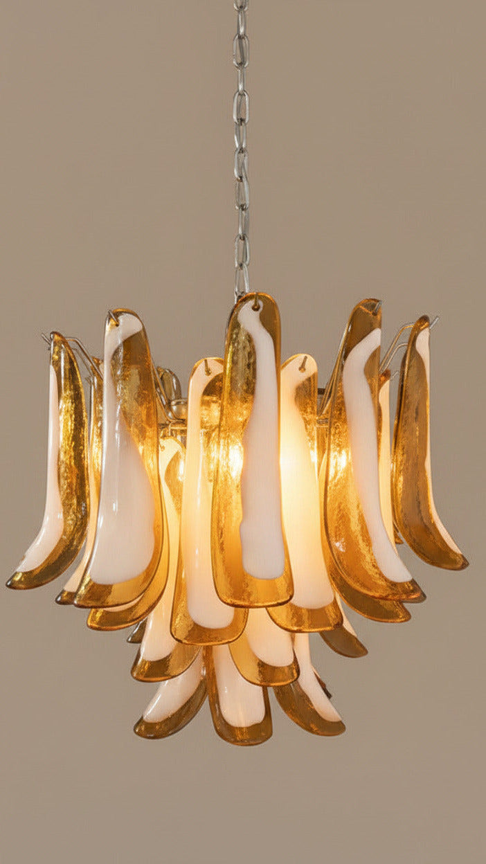 Lampadario in Vetro di Murano Ambra e Lattimo | 36 petali soffiati a mano, vintage anni '70, struttura in nichel