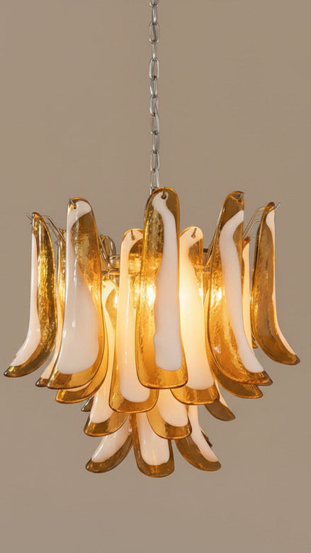 Lampadario in Vetro di Murano Ambra e Lattimo | 36 petali soffiati a mano, vintage anni '70, struttura in nichel