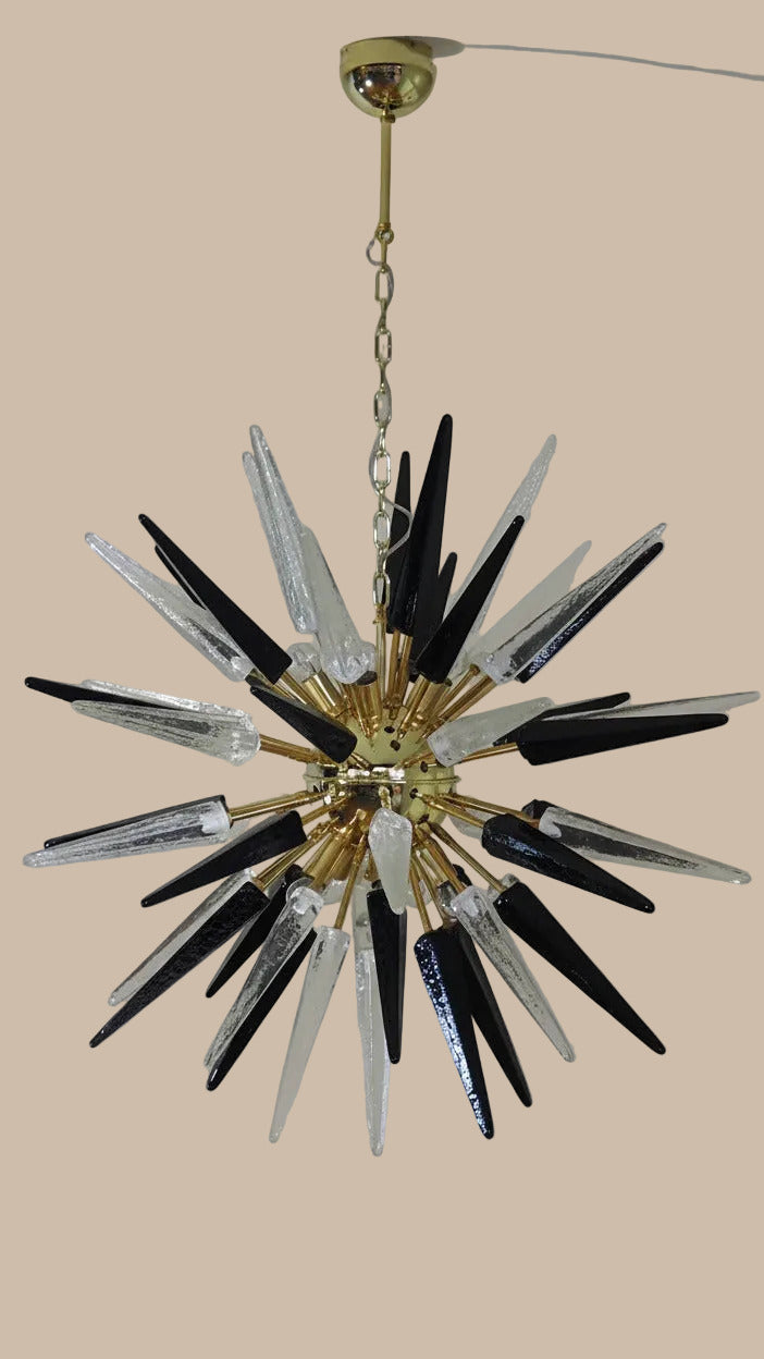 Lampadario Sputnik in Vetro di Murano Soffiato a Mano, 51 Punte Trasparenti e Nere, Struttura in Ottone